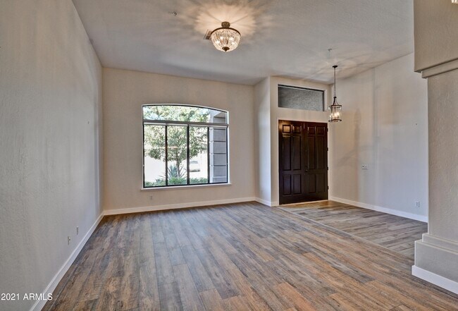 Building Photo - 13059 E Poinsettia Dr