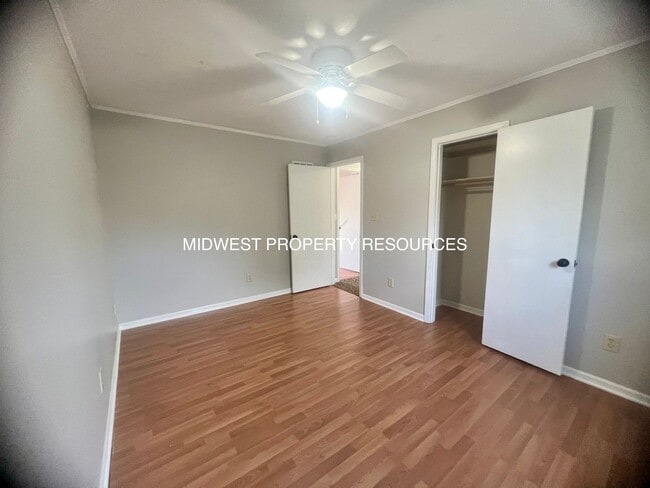 Building Photo - Refreshing & Tidy Lee's Summit Split for L...