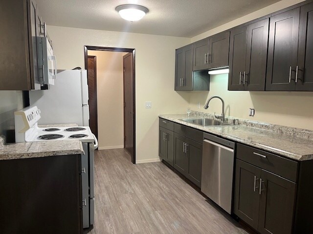 Primary Photo - White House Apartments