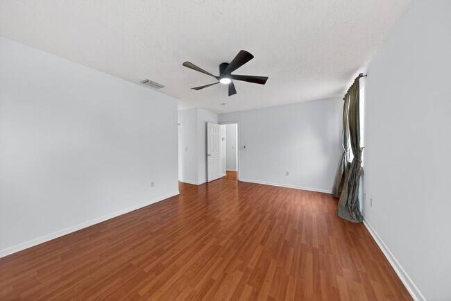 Building Photo - 191 NW 118th Dr