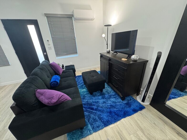 Building Photo - 1023 N Gage Ave