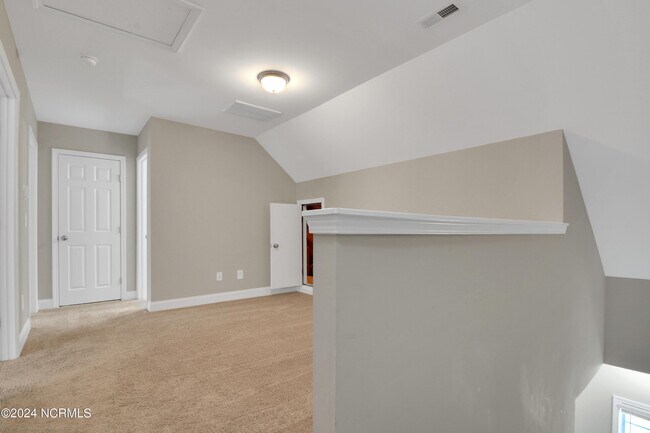 Building Photo - 428 Guppy Lp Rd