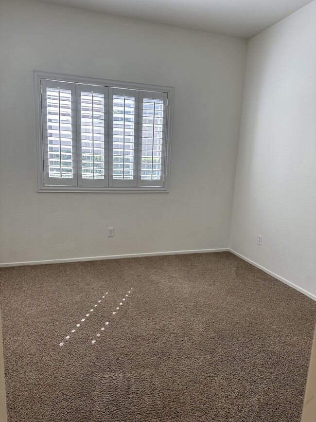 bedroom 2 downstairs - 33519 Winston Way