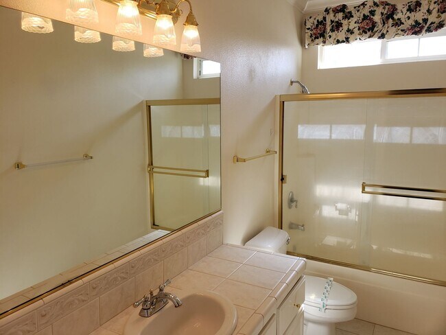 Building Photo - 3 BED 2 BATH HOUSE IN THE MARY LAKE SUBDIV...