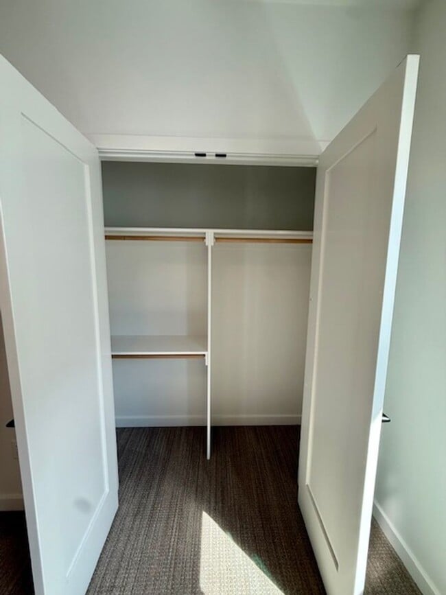 Building Photo - Single Family HOME with 3 Bedrooms 2 1/2 Bathrooms - Where Mountains meet you at upscale living!