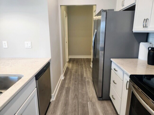 Building Photo - 2728 Yordi Dr