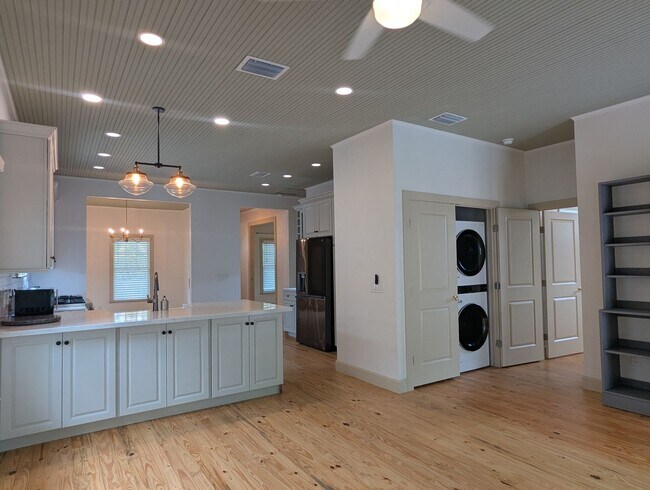 Building Photo - Stunning Fully Renovated 3-Bedroom, 2-Bathroom Cottage-Style Home
