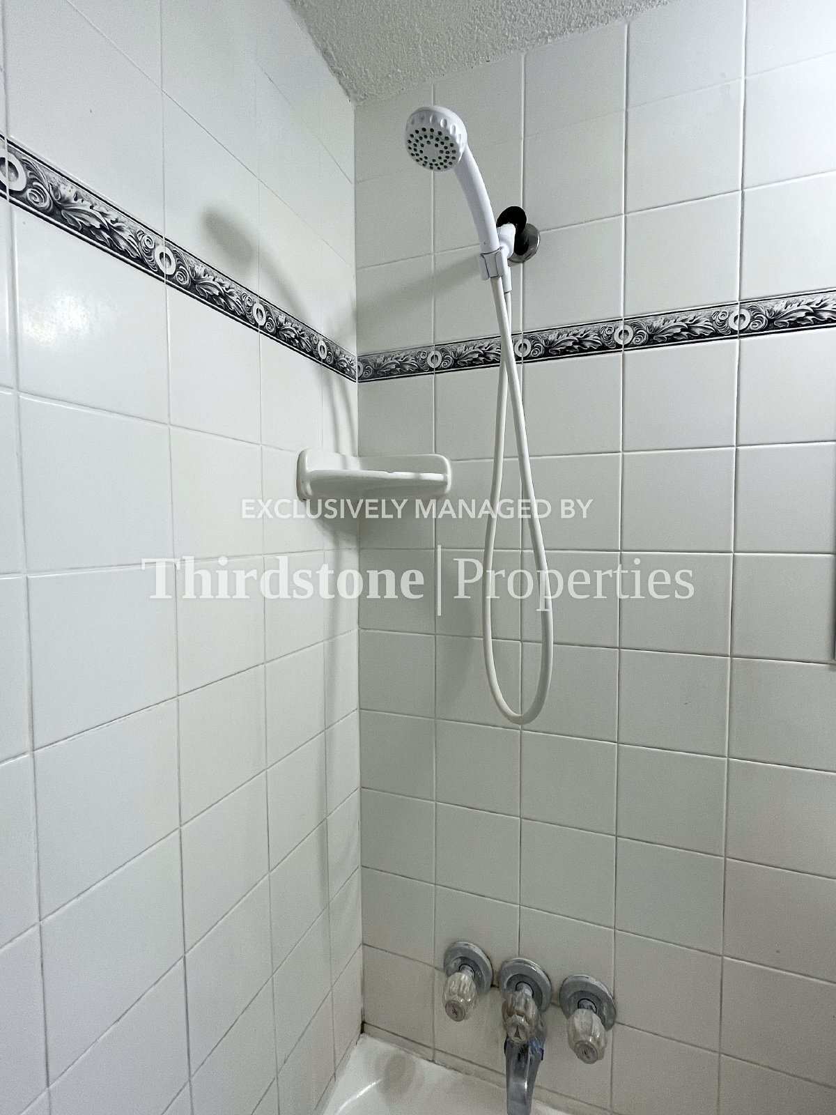 Building Photo - 10452 Pinehurst Dr