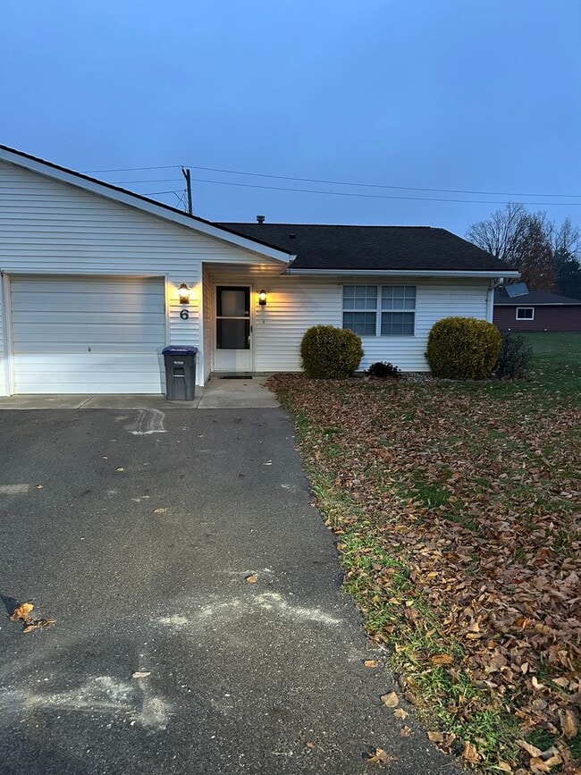 Building Photo - 917 N Clay St