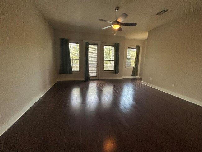 Building Photo - 2520 Bluebonnet Ln