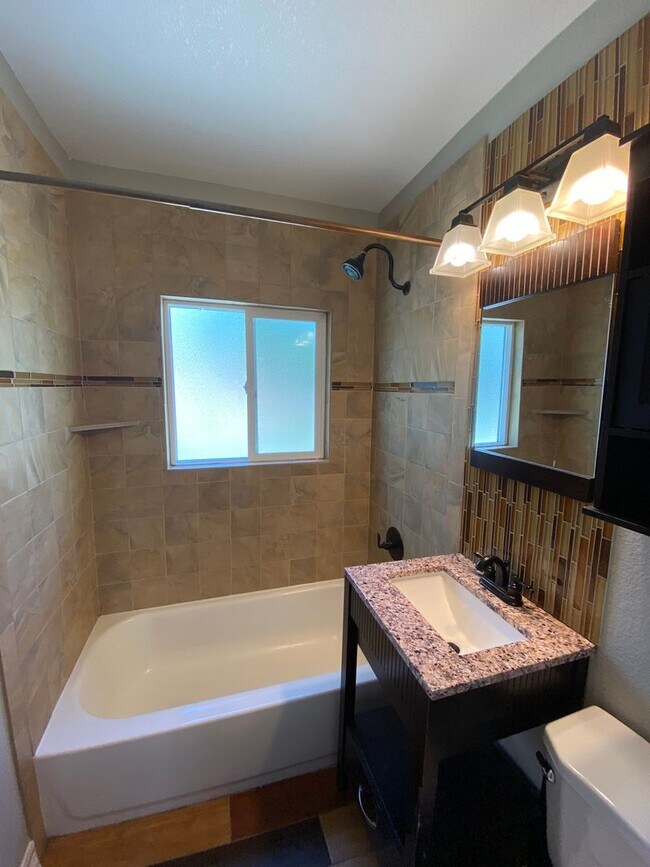 Building Photo - Charming Updated 3-Bedroom Home Just North...