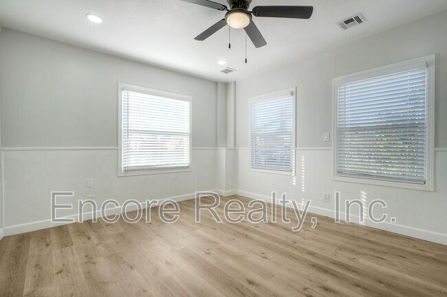 Building Photo - 303 D St