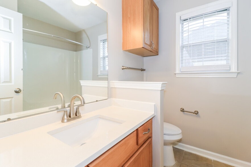 Building Photo - 1531 Carlton Ridge Dr