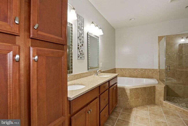 Building Photo - 603 Overlook Park Dr