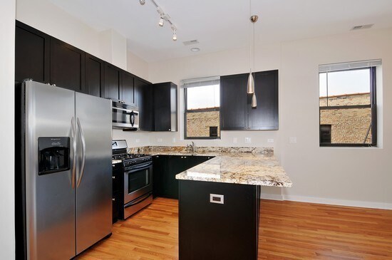 Building Photo - 2151 W Evergreen Ave