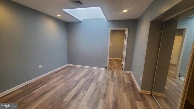 Building Photo - 29 E Hinckley Ave