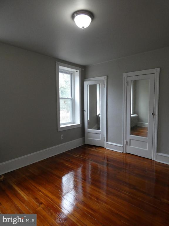 Building Photo - 542 E Woodlawn St