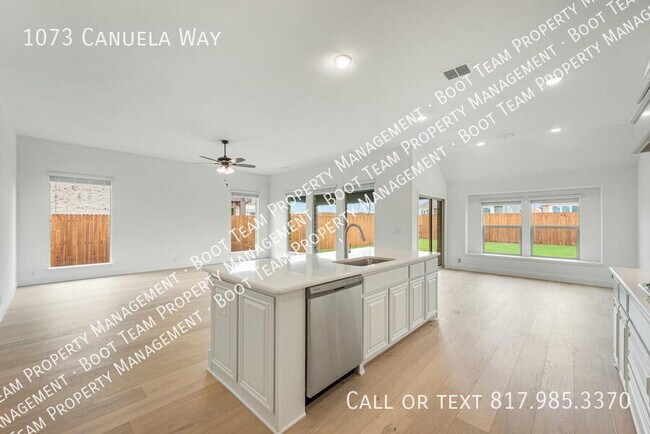 Building Photo - 1073 Canuela Way