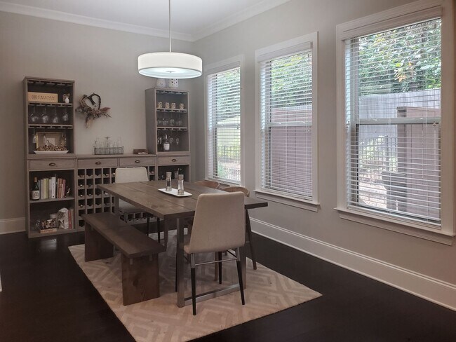 Building Photo - Stunning Executive Townhome in Gated Brook...