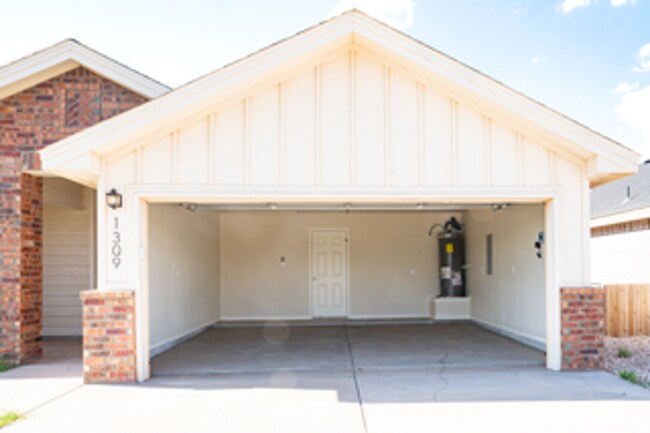 Building Photo - BRAND NEW & Move-In Ready – Make This West...