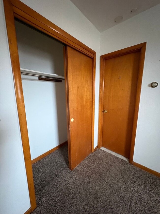 Building Photo - 50 W 7th Ave