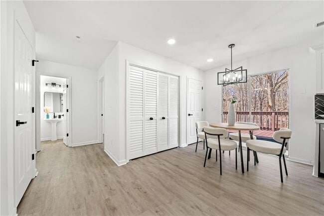 Building Photo - 900 Melrose Park Pl