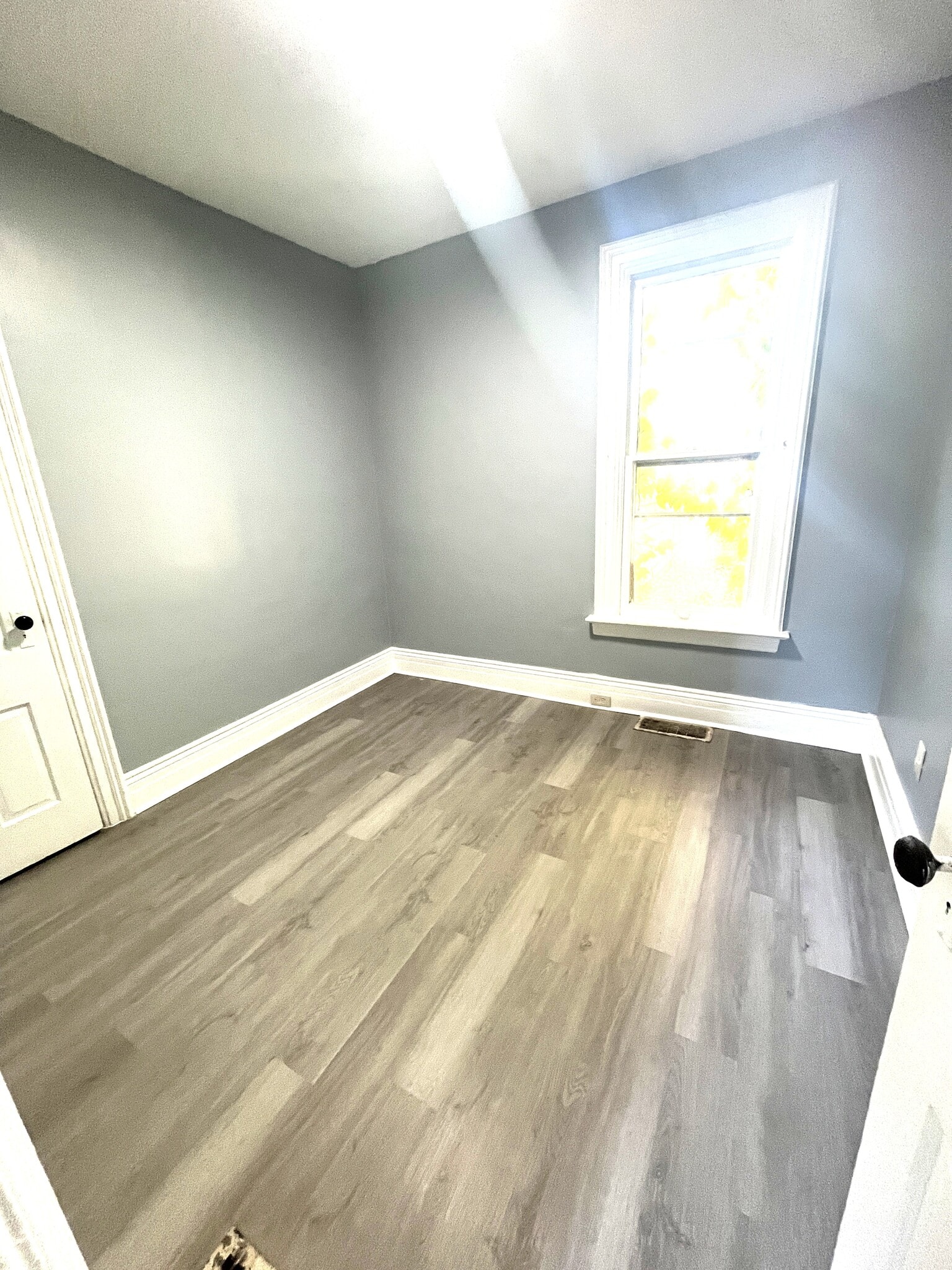 Building Photo - 715 Vine St