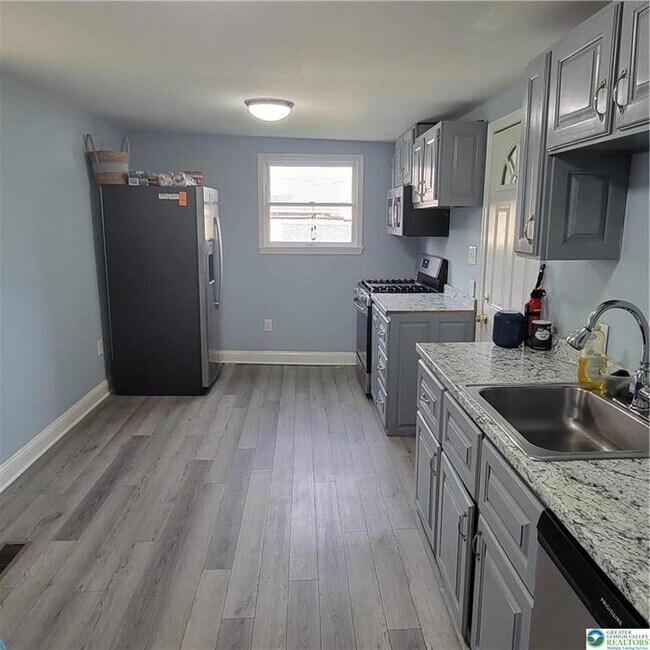 Building Photo - 1039 Ferry St