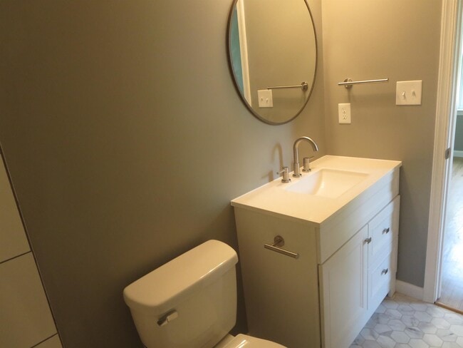 Building Photo - 324 2nd St