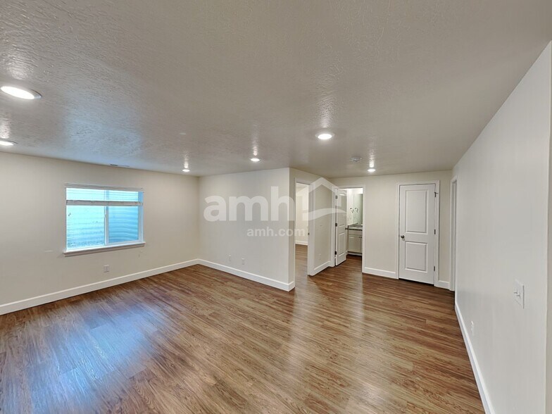 Building Photo - 2983 E S Village Dr