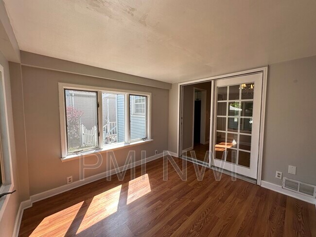 Building Photo - 209 N Rensselaer Ave