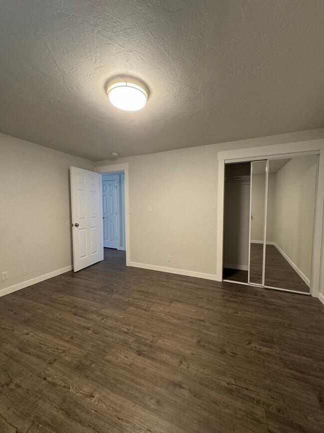 Building Photo - Spacious 4 Bed, 3 Bath House for Rent
