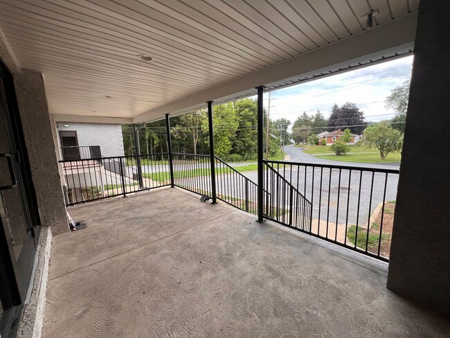 Building Photo - Brand New 2 bedroom Apartment in Parkland School District!