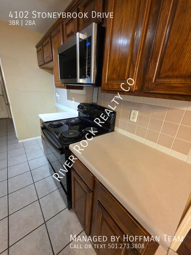 Building Photo - 4102 Stoneybrook Dr