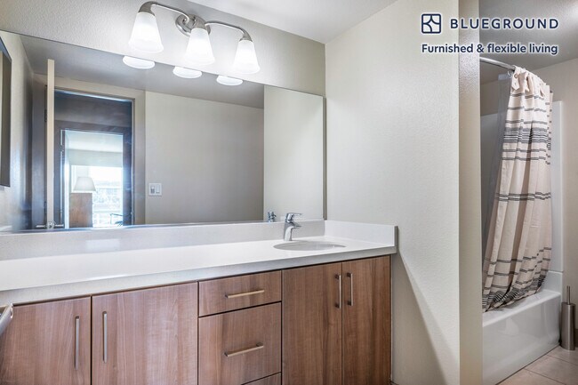 Building Photo - 14055 Tahiti Way
