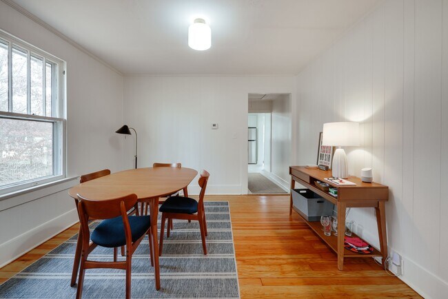 Building Photo - 150 Hall St