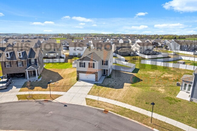 Building Photo - "JUST REDUCED - Charming Four Bedroom Retr...