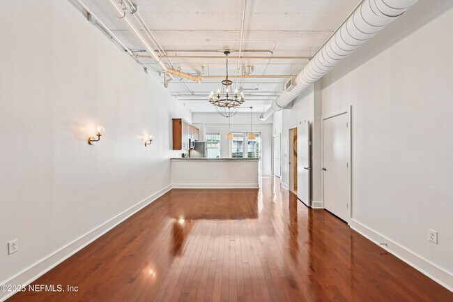 Building Photo - 1661 Riverside Ave
