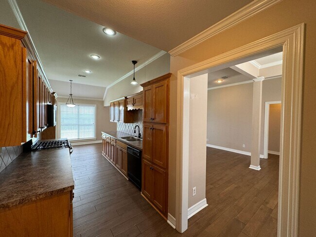 Building Photo - 1002 Creole Dr