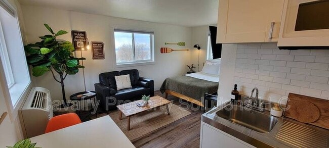 Building Photo - 923 E Central Entrance