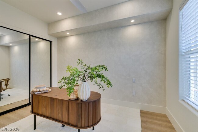 Building Photo - 32 E Serene Ave