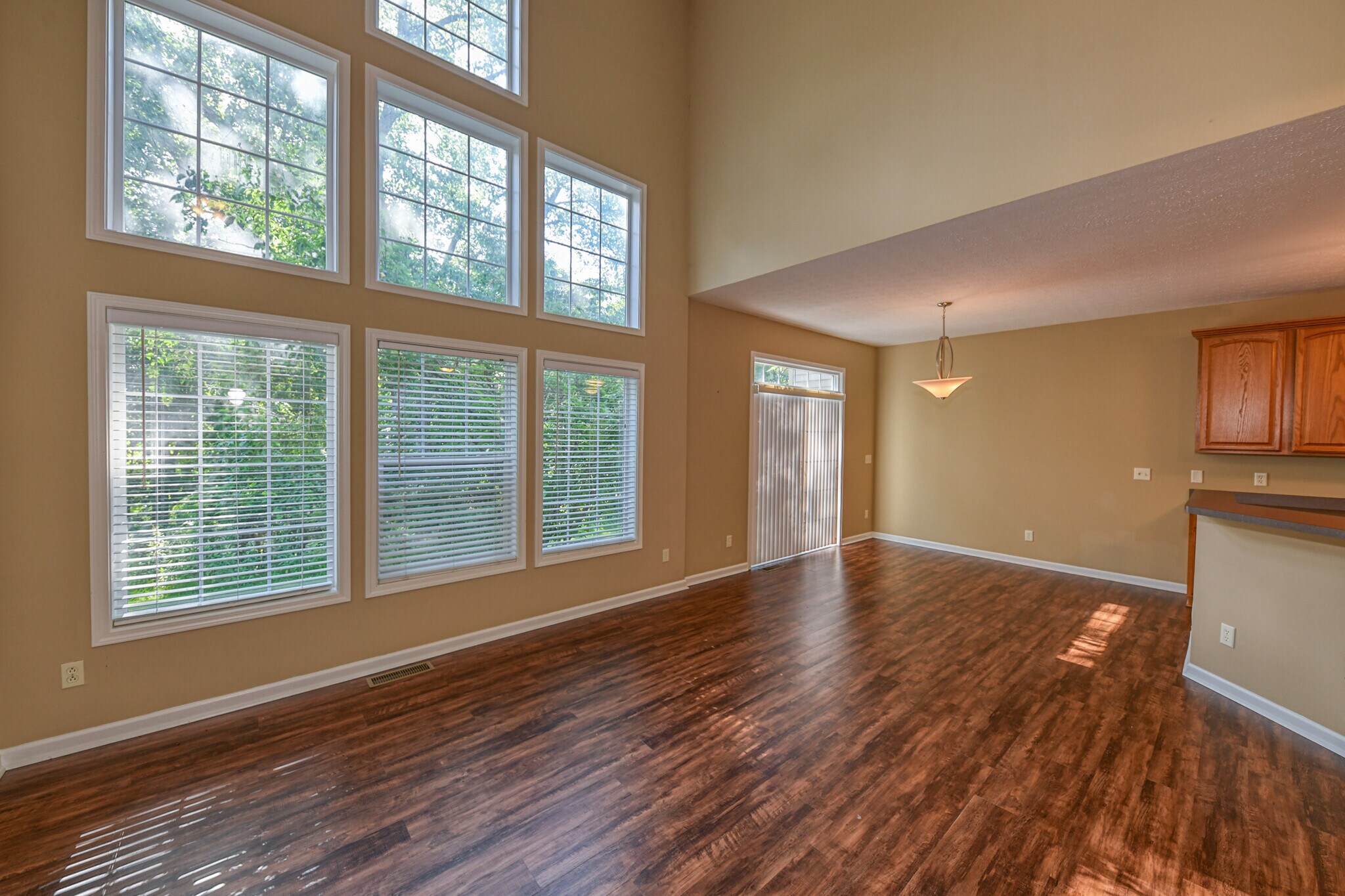 Building Photo - 5845 Crescent Ridge Dr