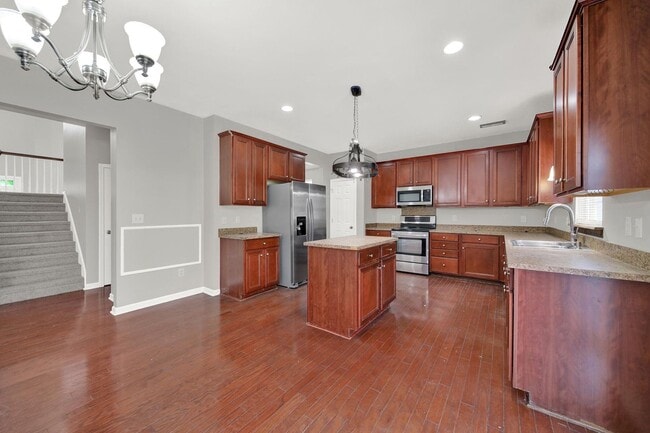 Building Photo - Stunning 6 Bed 3.5 Bath Home in Davidson!