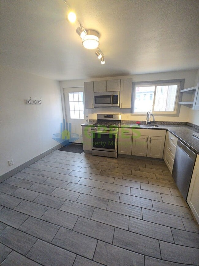 Building Photo - 119 E Sherman St