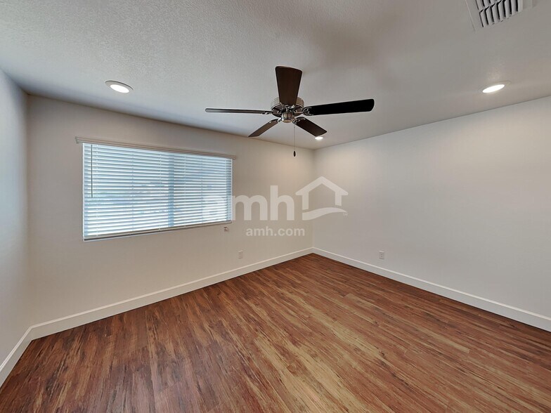 Building Photo - 8971 N 171st Dr