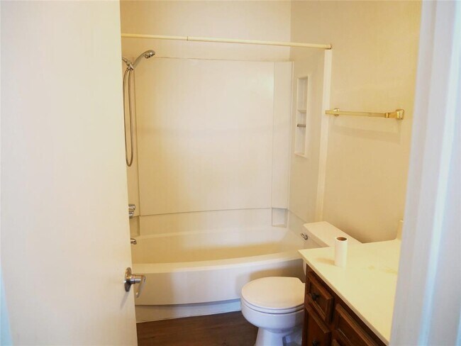 Building Photo - 2005 Old W Pl