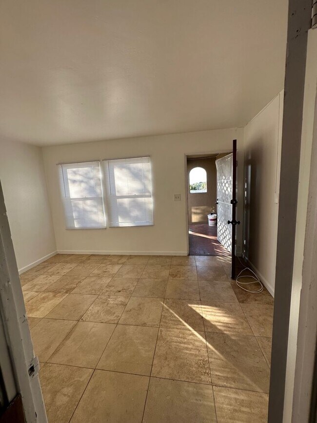 Primary Photo - 6719-21 Wunderlin Ave