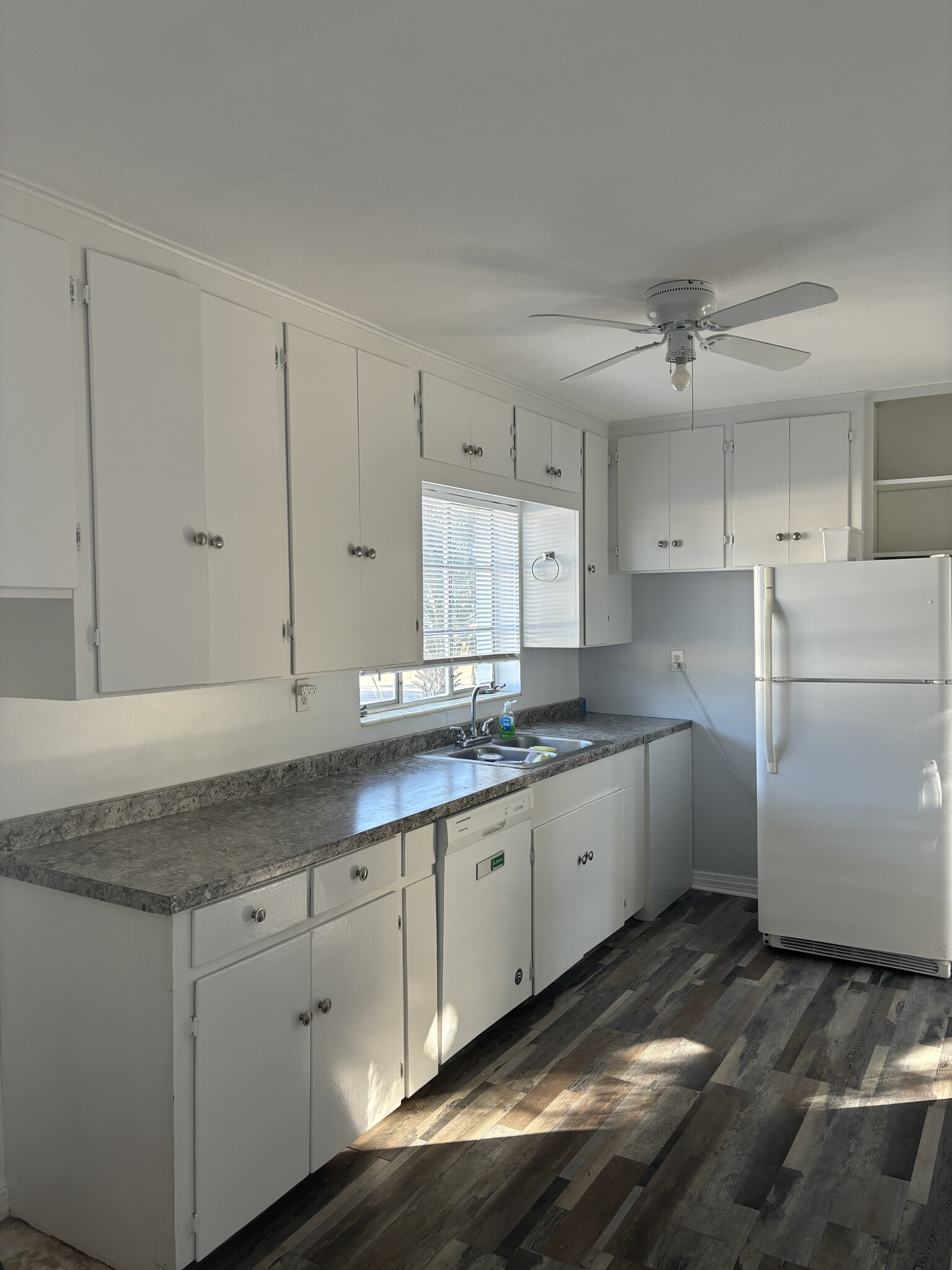 Open kitchen/ small dining - 508 N Macdill Ave