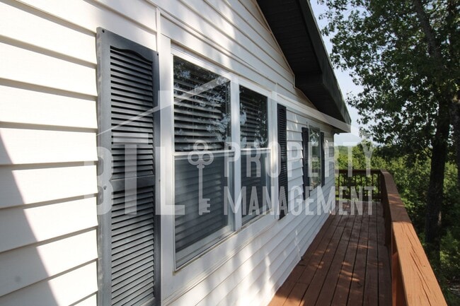 Building Photo - Beautiful Home with a Lakeview! Bonus Sunroom!