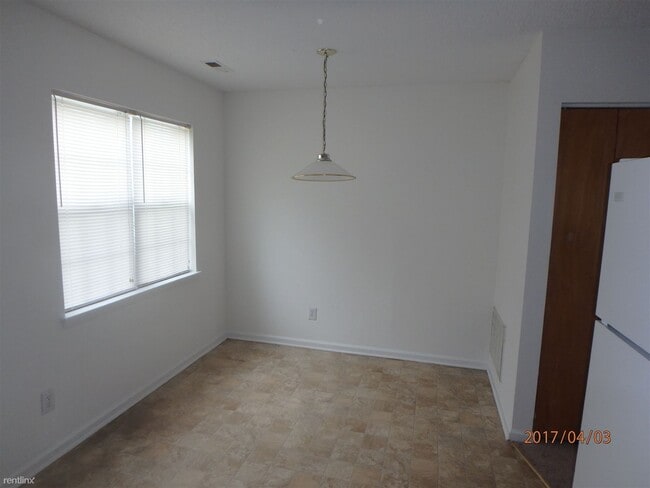 Building Photo - 2 br, 1.5 bath Townhome - Fox Hollow